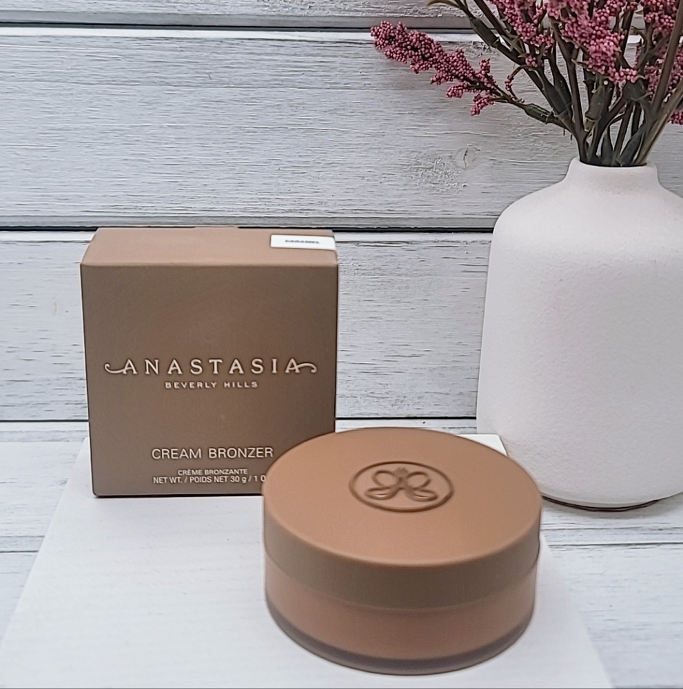 Anastasia Beverly Hills Cream Bronzer in Caramel